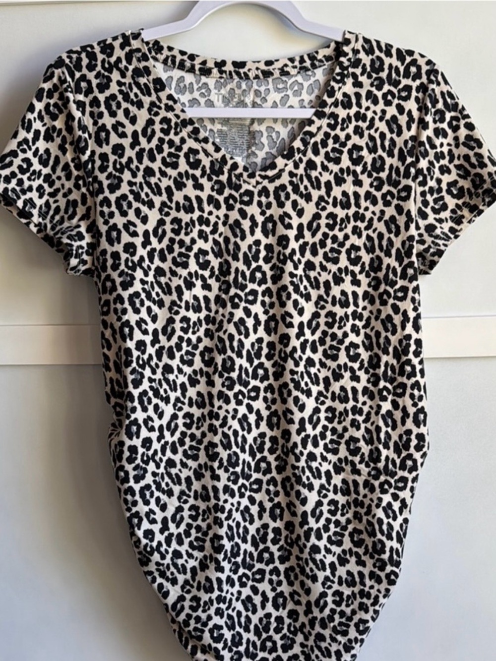Time and Tru Maternity Leopard Print V-Neck Top Size S 4-6 Ruched Stretch Tee